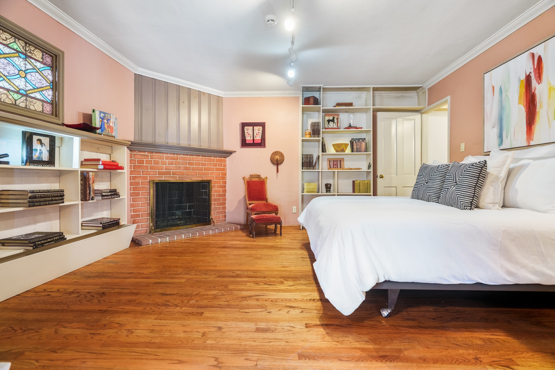 Guest bedroom