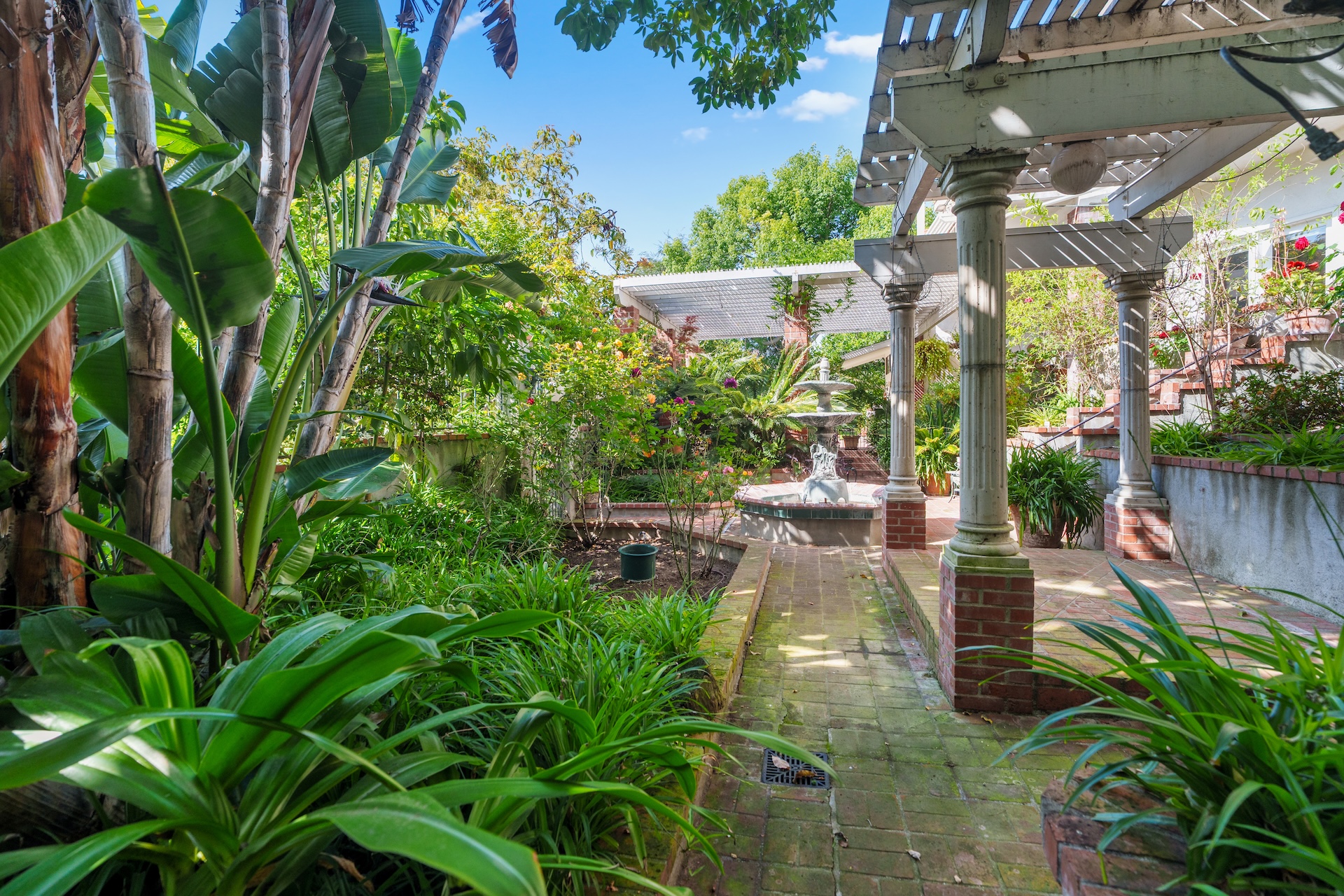 Garden passage